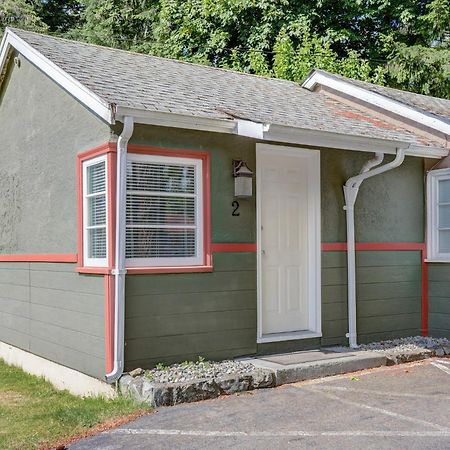 Malahat Bungalows Motel ภายนอก รูปภาพ