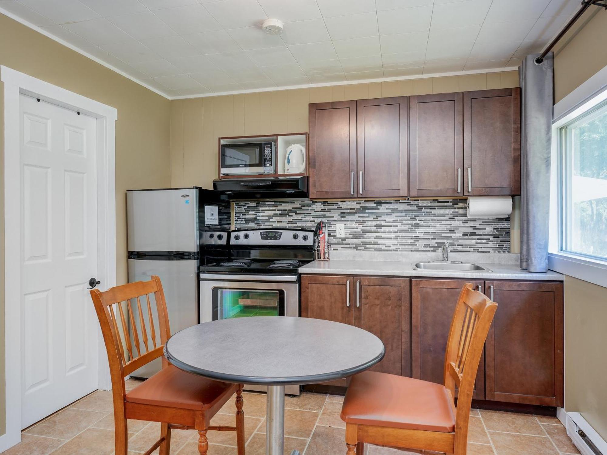 Malahat Bungalows Motel ภายนอก รูปภาพ