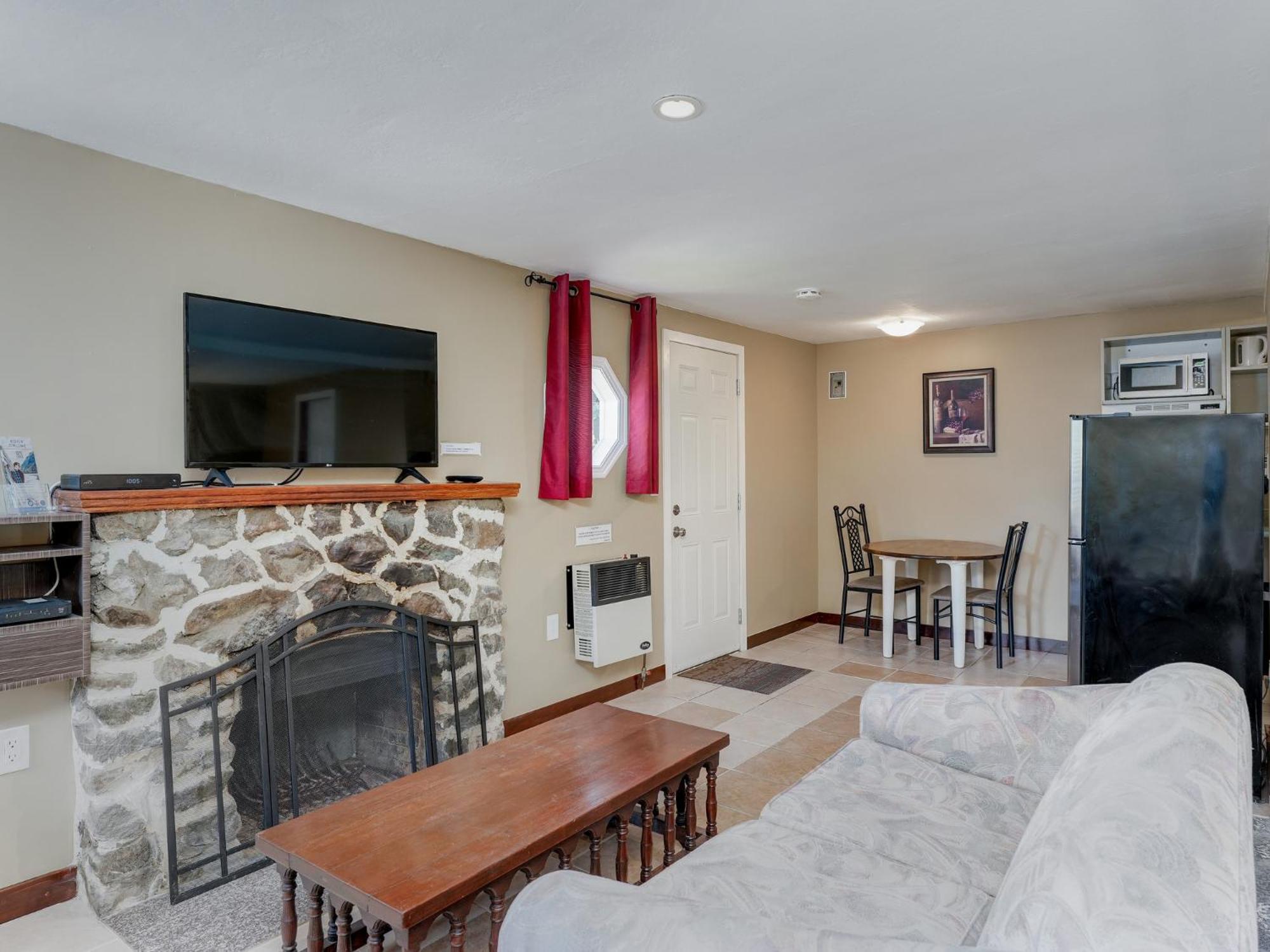Malahat Bungalows Motel ภายนอก รูปภาพ